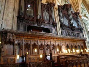 Bristol_Cathedral_organ_and_choir_stalls